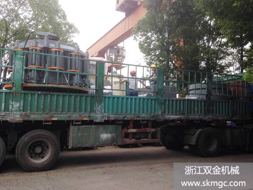 浙江雙金機(jī)械圓錐破碎機(jī)